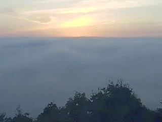 今朝も濃霧、高い霧の海