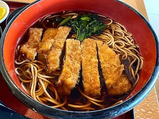 蕎麦にカツって意外にタブーだよね！函館市…