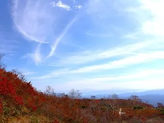 萬紅の空で