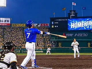 采配ミスを選手がカバー 佐野の3ランで王…