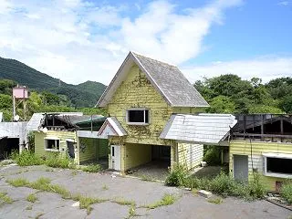 光の先は暗黒、西部劇のような廃墟へ｜『真…