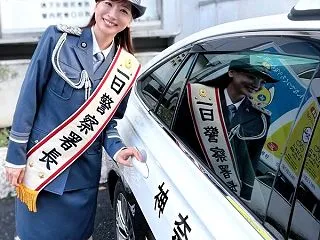 皆藤愛子、一日警察署長の凛々しい制服姿に…