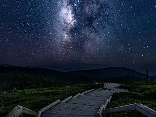 梨木香歩「真昼の星々への旅」を読む