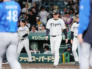 10/16甲子園CS第3戦、近本の9回投…