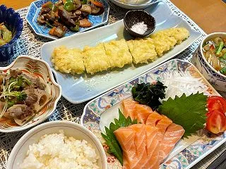 穴子の天ぷら（惣菜）とサーモンの刺身