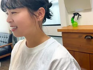 深みのあるダークネイビーとワイドバングで…