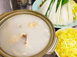 先月から週に1度は #水たき を食べてる…