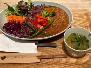 タニタカフェのカレー（三越前）