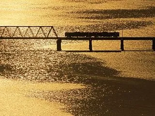 鉄橋を渡る