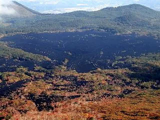 焼走り熔岩流の紅葉を高所から見降ろしたい…