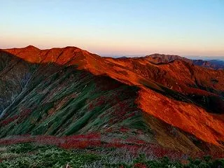 ☆★朝日連峰縦走の見事な写真届く～山で泊…
