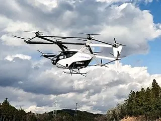 【悲報】日本人「空飛ぶ車です！(どう見て…