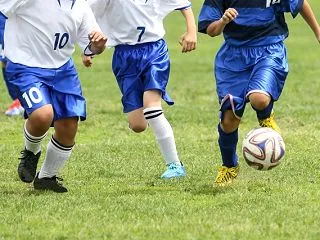 オスグッド病の原因は？成長期に膝の下が痛…
