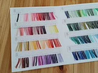 形から入るタイプです。ミシン糸の色見本帳…
