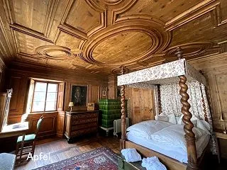 アルプスの秘境に佇む、時が止まる「パラッ…