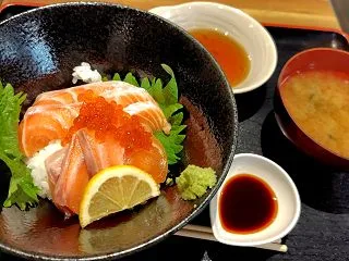 お昼は外食