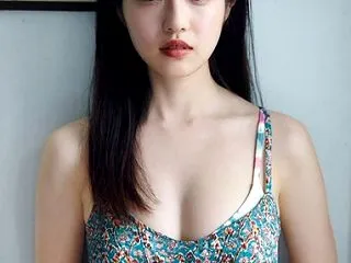 【画像】今田美桜、胸元ザックリで色白谷間…