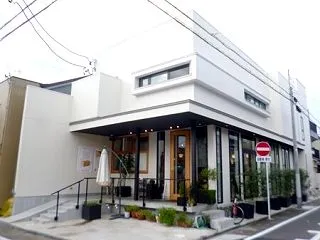 パンなどこだわりのあるカフェでモーニング