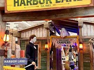 ハロウィーン気分とバンクーバーの紅葉