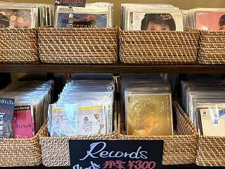 桜木町のレコードカフェ｜昭和歌謡の7イン…