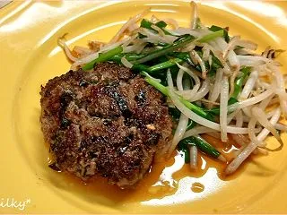 夜はハンバーグ、朝はパンケーキでした