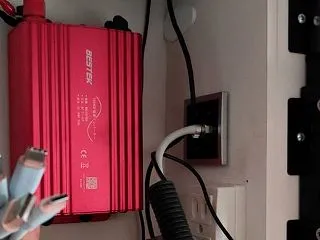 キャンピングカーネットワークルーターの電…