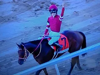 競馬界に新たなスターモンローウォークが誕…