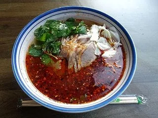 巍山古鎮の朝、羊肉饵丝から始めてみました