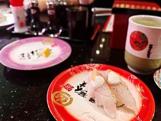 限定スタバと、人気の高級回転寿司