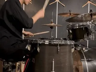 デスメタルドラマー・幹太マン（元DEVI…