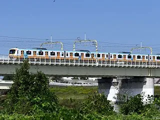 多摩川橋梁の小田急5000形 もころん号