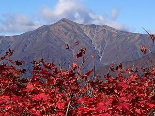 ☆★紅葉進む頭殿山へ下見山行～分校跡も訪…