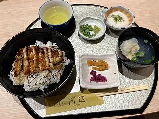 「ひつまぶし河辺」で、うなとろランチ！