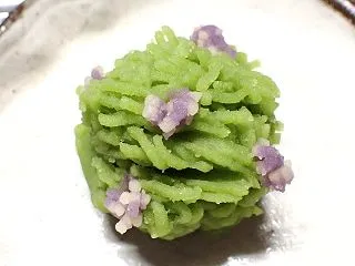 もう一つ、鶴屋八幡のお菓子