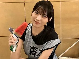 森本茉莉さんの「アイスを袋から出し切らず…