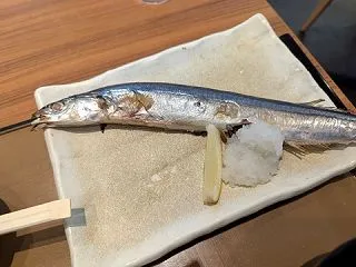 隙間でまったり麦ちゃんと残念だったサンマ…