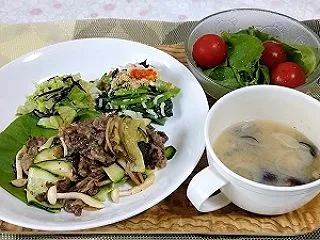 牛肉とヒラヒラズッキーニのオイスター炒め