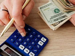 54歳になっても、お金の問題はついてくる
