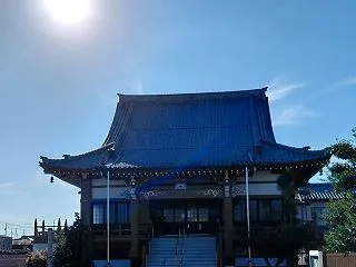 秋晴れのお寺で、心とカラダを整えるひとと…