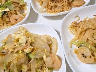 お昼ごはんはパッタイ♪