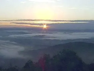 うすい霧の海と日の出