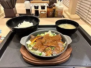 とんかつ業態のこだわりが光る、羊肉と野菜…