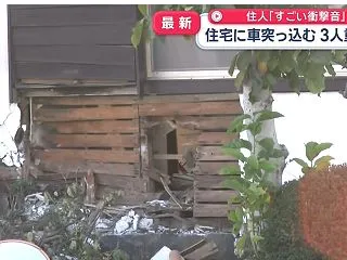 ▼唸声事故現場／浜松市中央区、民家に自動…