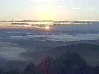 うすい霧の海と日の出
