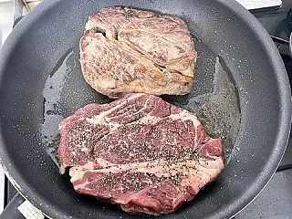 《ステーキは厚切りが正解！》同じグラム数…
