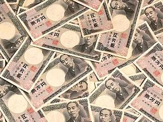 政府「生活が苦しそうだな、せや！2千万人…