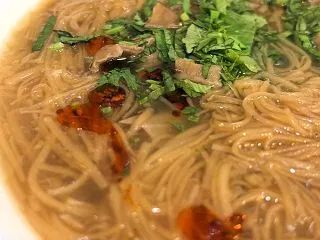 基隆のバス停から徒歩10分の美味しい麺線