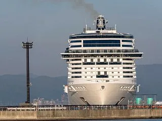 MSCベリッシマ入港