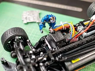 TT-02にサーボを取り付ける方法｜ニュ…