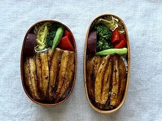 イワシの蒲焼丼弁当